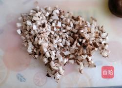 香菇鲜肉馄饨的做法图解1
