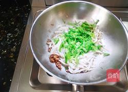 杏鲍菇肉沫炒辣椒的做法图解7