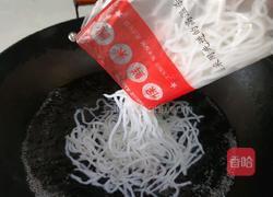 香辣野山菌米线的做法图解2