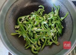 青椒炒鸡蛋的做法图解7