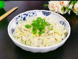 白菜热汤面条