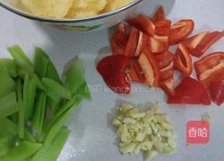 莴笋炒肉皮的做法图解1