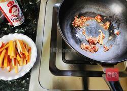 香干肉沫炒芹菜的做法图解2