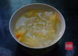奶香银耳羹的做法图解1