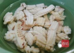 莴笋炒鱿鱼卷的做法图解1