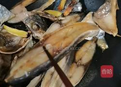 香煎鲳鱼干的做法图解4
