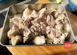 扣肉酸菜的做法图解5