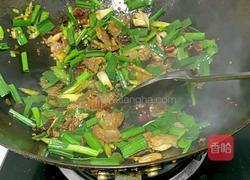 蒜苗炒腊肉的做法图解5