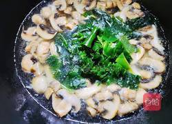 蘑菇豆腐裙带菜汤的做法图解7