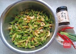 凉拌萝卜条的做法图解2