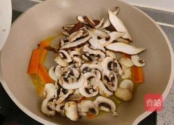 菌菇炒青菜的做法图解5