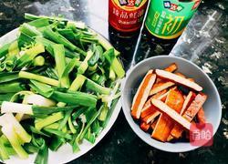 香干炒青蒜叶的做法图解2