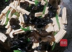 腐竹青椒炒木耳的做法图解6