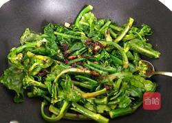 黄豆酱炒芥兰苗的做法图解5