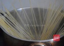 酸汤米线的做法图解3