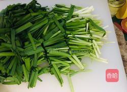 黄豆芽炒韭菜的做法图解1