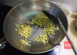 黄豆芽炒韭菜的做法图解4