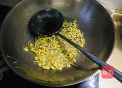 黄豆芽炒韭菜的做法图解5