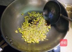 黄豆芽炒韭菜的做法图解6