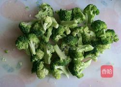 橄榄油拌西蓝花的做法图解3