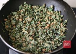 春日一口鲜香椿豆瓣酱炒鸡蛋的做法图解7
