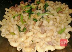 牛肉蔬菜炒通心粉的做法图解8