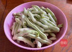 土豆炖豆角的做法图解1