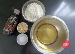 酱油味的花生小饼干的做法图解1
