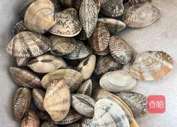 超简单的青椒蒜炒花甲的做法图解1