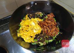 蒜薹炒肉炒鸭蛋的做法图解10