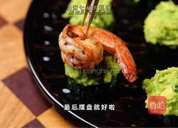 松露牛油果蒜香虾的做法图解5