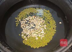 绿豆薏米西米糖水的做法图解2