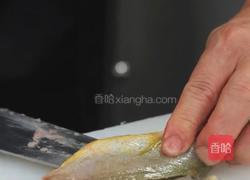 雪菜黄鱼面的做法图解2