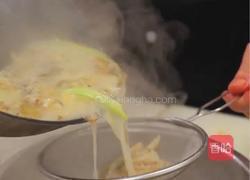 雪菜黄鱼面的做法图解4