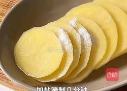 黑松露土豆虾滑卷的做法图解1