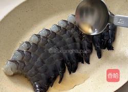 鲜翠三珍炒虾仁的做法图解1