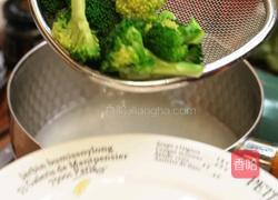 黑松露西兰花培根意面的做法图解4