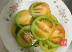 青番茄炒辣椒的做法图解1