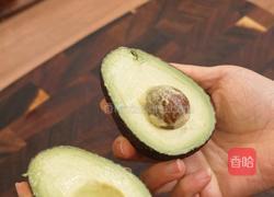 黑松露牛油果虾仁烘蛋的做法图解3