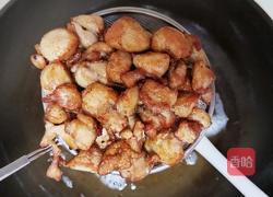 口蘑炒鸡腿肉的做法图解3