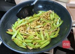 芹菜炒豆腐皮的做法图解4