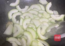 咸蛋节瓜滚汤的做法图解5