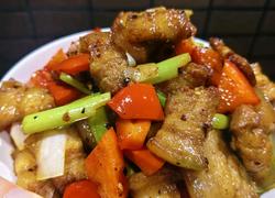 家常大葱红椒炒五花肉